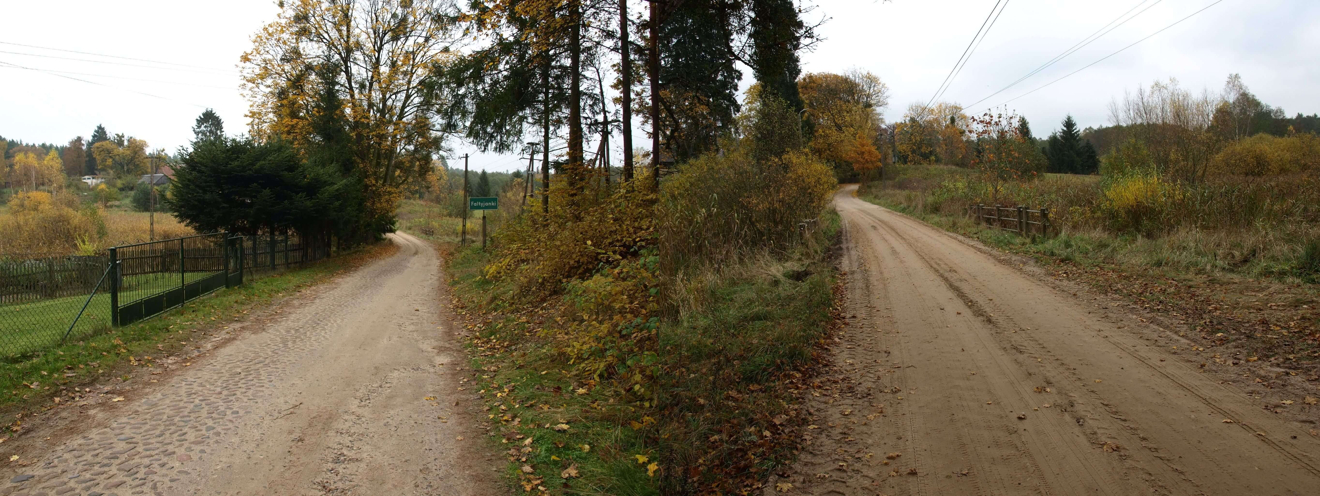 Droga dojazdowa i most w Faltyjankach Droga dojazdowa i most w Faltyjankach. Współczesny widok na Faltyjanki i na most – miejsce hipotetycznej śluzy.